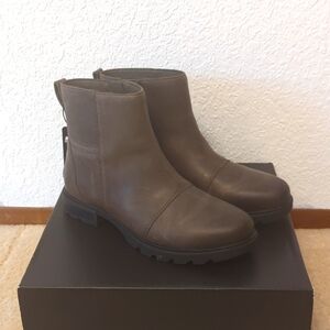New in box Sorel Emelie brown leather waterproof boots
